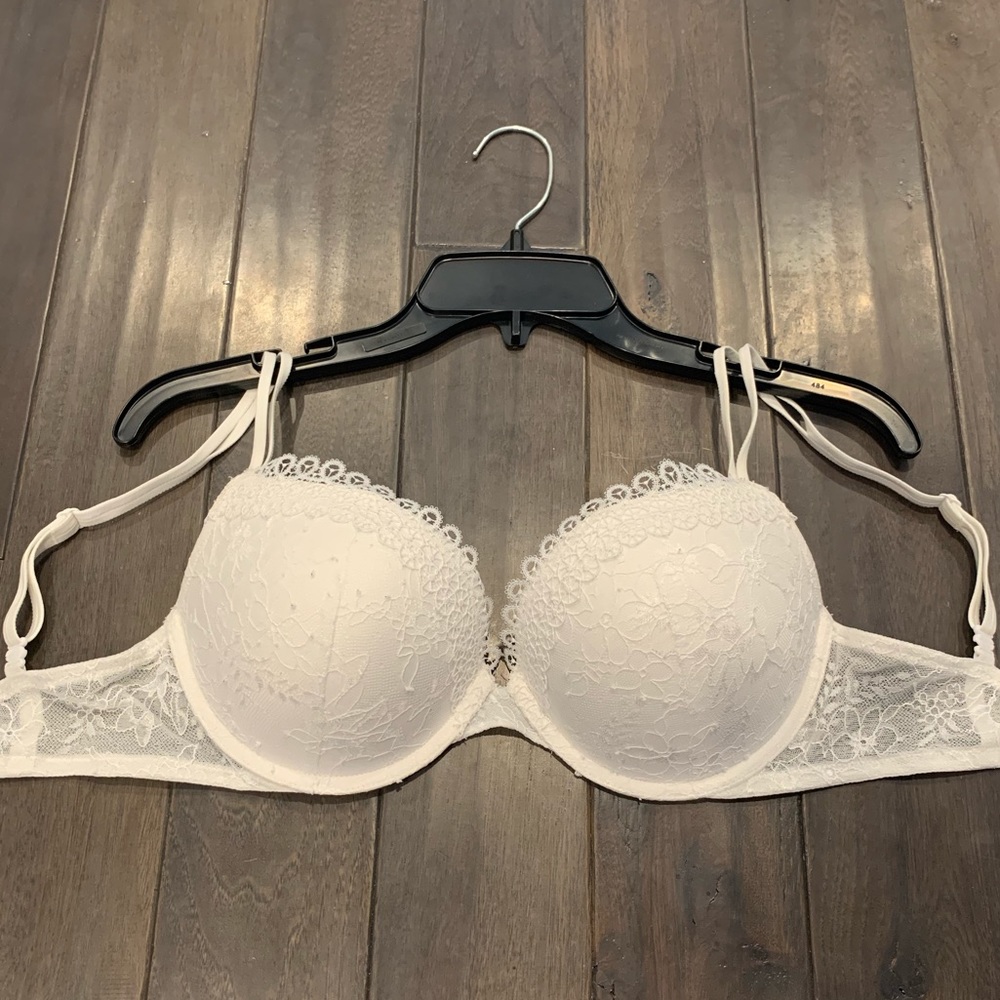 Victoria’s Secret Very Sexy White Lace Push Up Bra